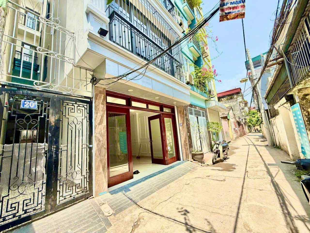 nhà đẹp lô góc Hồng Tiến, 45m x 5 tầng, mặt tiền 4.5m, gara ôtô, phân lô bàn cờ, ôtô chạy vòng