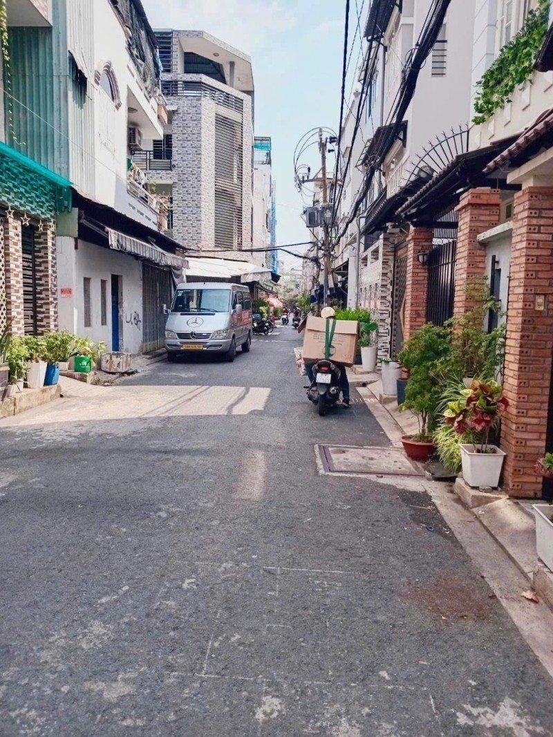 Bán nhà hẻm 6m gần Đầm Sen-nhà mới-sổ vuông vức-khu dân trí-giá tốt