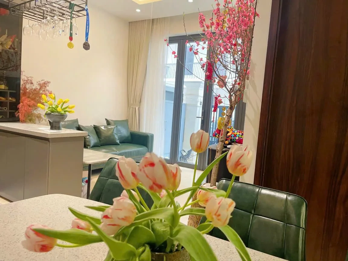 BÁN BIỆT THỰ LK Nam Đuống 74m2  4 Tầng mặt tiền 6.7m X 12.6 tỷ Long Biên.