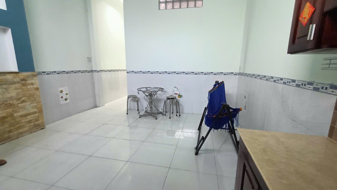 2 - Chủ gởi: Cho thuê nhà trệt lầu 9 triệu mới đẹp Hưng Phú 5