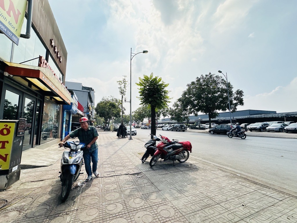 VIỆT HƯNG,LONG BIÊN 15 tỷ 45m MẶT PHỐ VỈA HÈ Ô TÔ KINH DOANH CHO THUÊ ĐỈNH 3