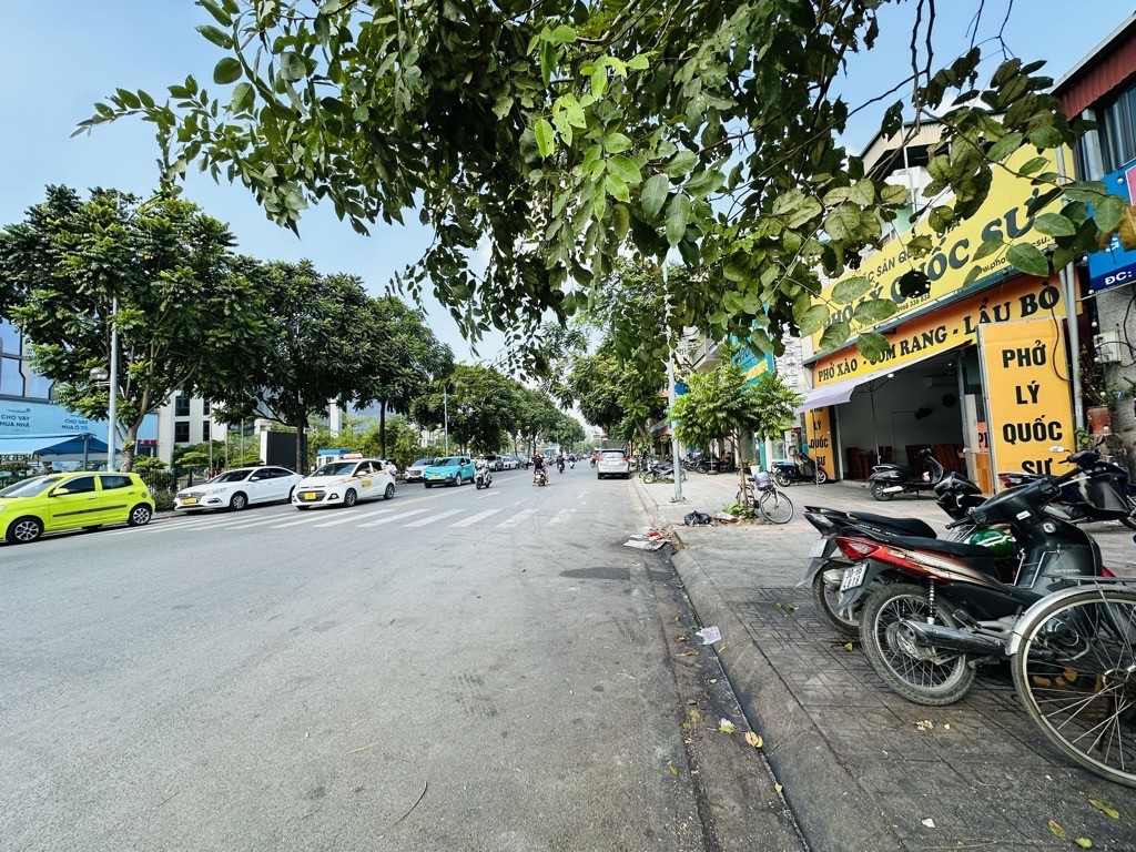 VIỆT HƯNG,LONG BIÊN 15 tỷ 45m MẶT PHỐ VỈA HÈ Ô TÔ KINH DOANH CHO THUÊ ĐỈNH 4