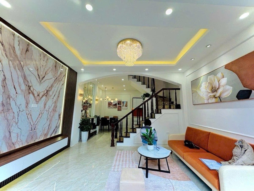 Cần bán Nhà mặt tiền đường Trương Định, Phường Hoàng Văn Thụ, Diện tích 37m², Giá 7.3 Tỷ