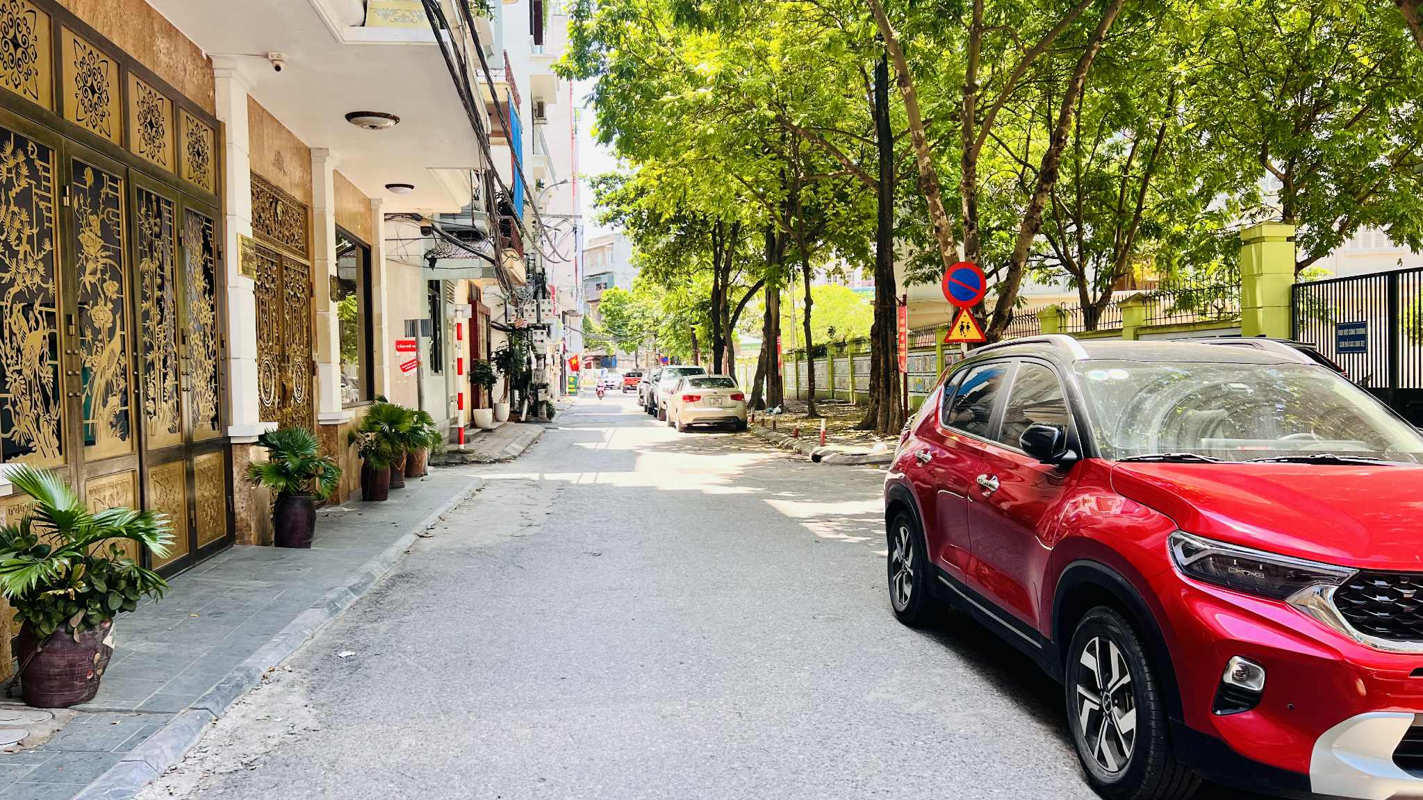 bán nhà Ngọc Lâm, 150m, mặt tiền 5.6m, nở hậu, vỉa hè, ôtô tránh 3
