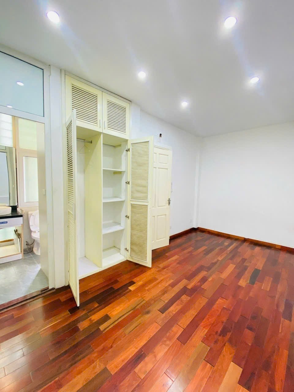 Cho thuê CHDV Hàng Bún - Ba Đình 25m x 5T, 3PN4VS - view biệt thự  giá 12.5 triệu