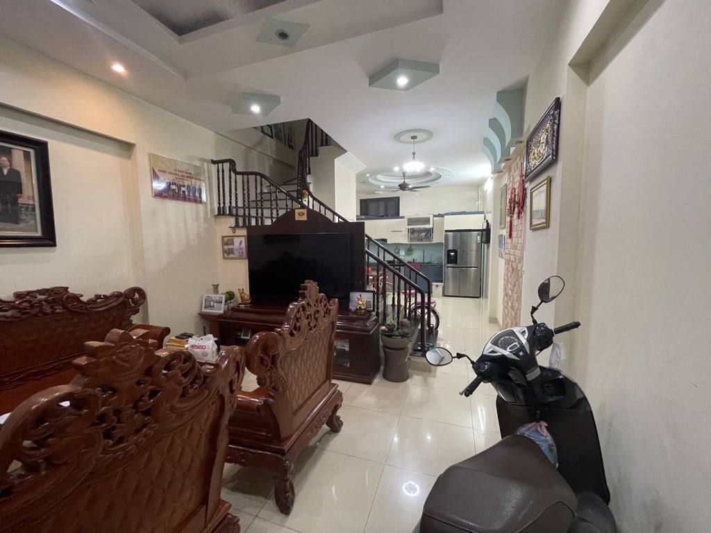 Bán nhà Phú Diễn, Oto đỗ cổng, Tiện ích đầy đủ, An ninh tốt, 53m2, Chỉ nhỉnh 9 tỷ 2