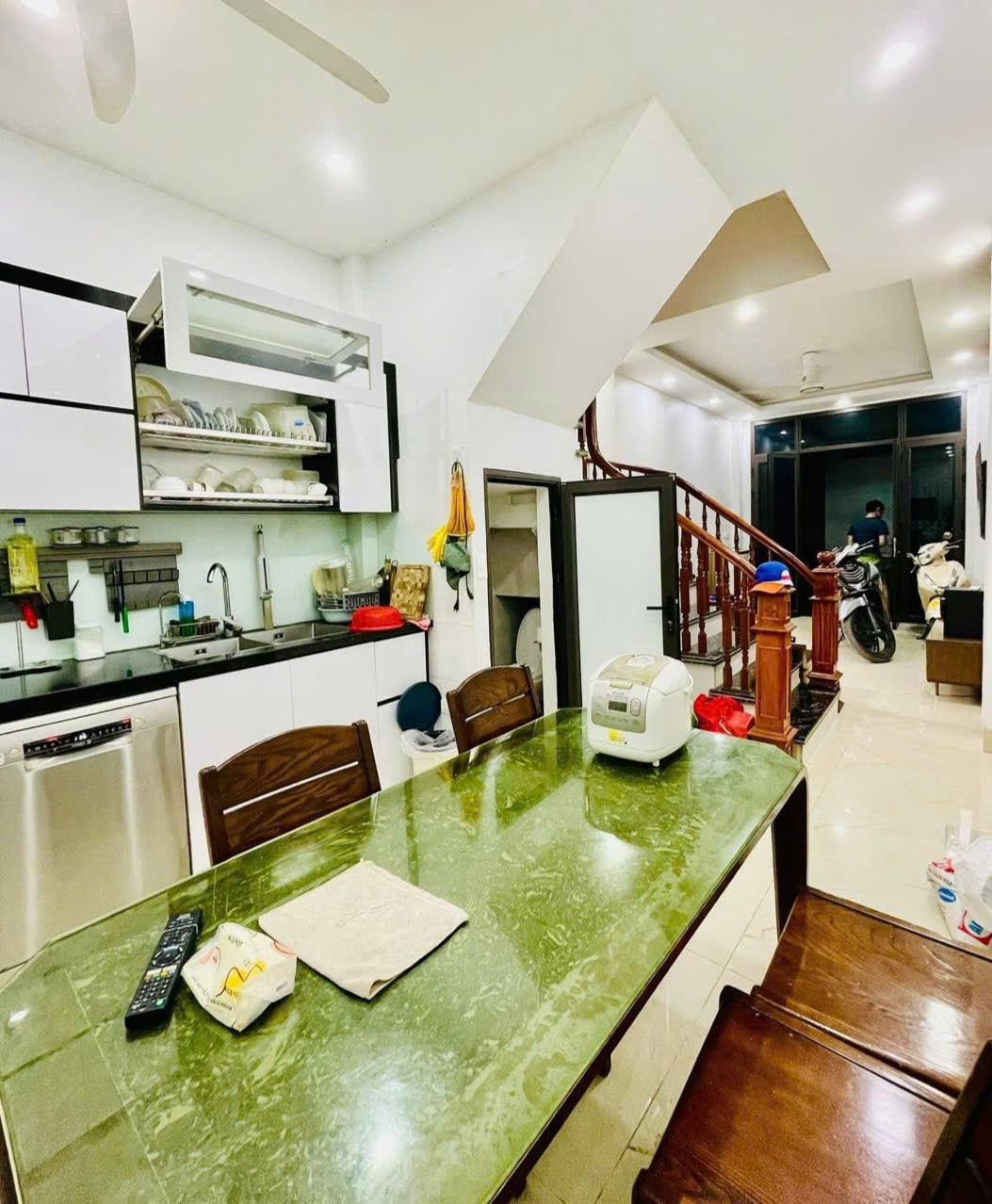 NHÀ ĐẸP Ở SƯỚNG PHỐ DỊCH VỌNG, NGÕ ĐẸP, GẦN Ô TÔ, GẦN PHỐ - 4T x 38M2, 8.35 TỶ 3