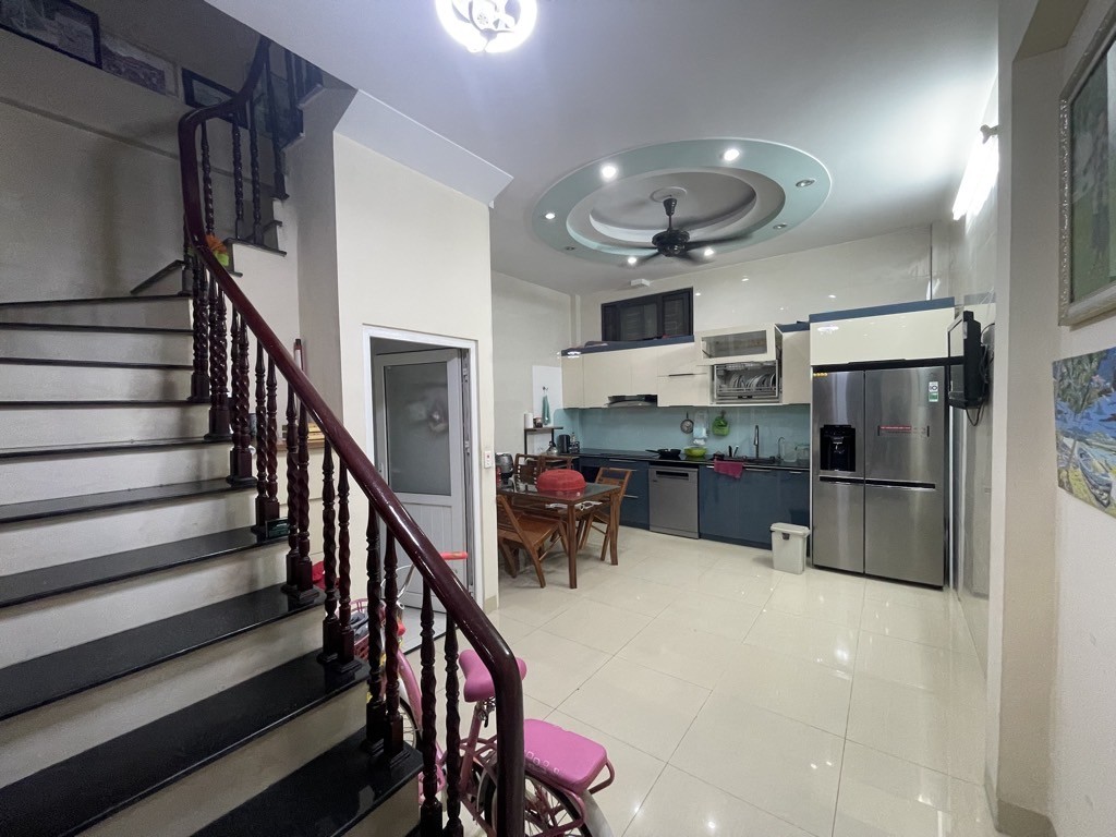 Bán nhà Phú Diễn, Oto đỗ cổng, Tiện ích đầy đủ, An ninh tốt, 53m2, Chỉ nhỉnh 9 tỷ 3