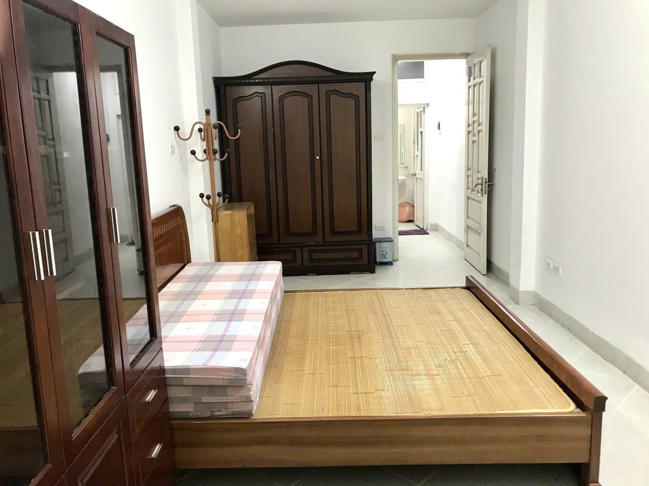 Cho thuê nhà ngõ 26 Trần Thái Tông, Cầu Giấy 35m x 4T - 3PN3VS  full đồ, giá 15TR 3