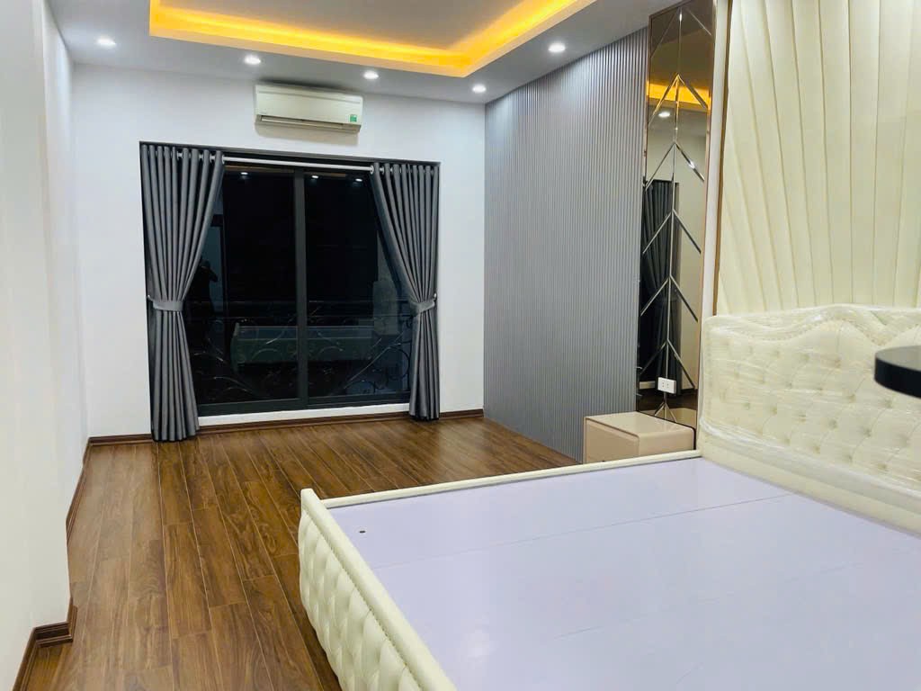cực phẩm quang lãm 48m chỉ 12Đ - 6 tầng thang máy - nhà mới kingkong - ô tô tránh vào nhà 2