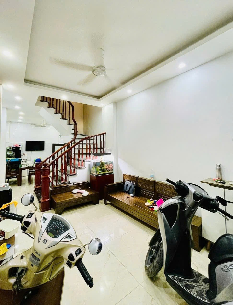 NHÀ ĐẸP Ở SƯỚNG PHỐ DỊCH VỌNG, NGÕ ĐẸP, GẦN Ô TÔ, GẦN PHỐ - 4T x 38M2, 8.35 TỶ 2