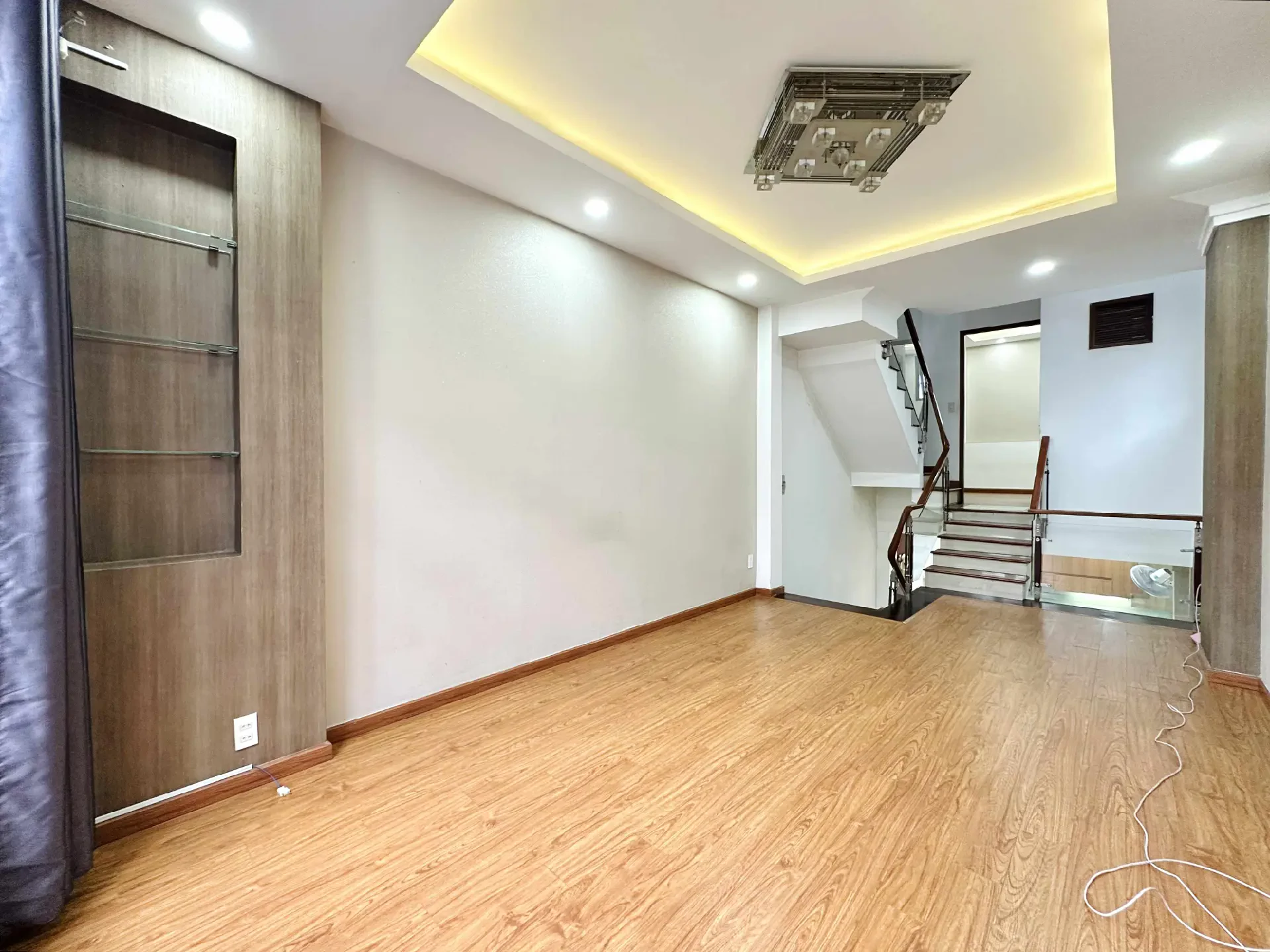 VỊ TRÍ SIÊU ĐẸP - HẺM OTO KINH DOANH ĐINH BỘ LĨNH - NHÀ 4 TẦNG 4PN - 7.8 TỶ 10