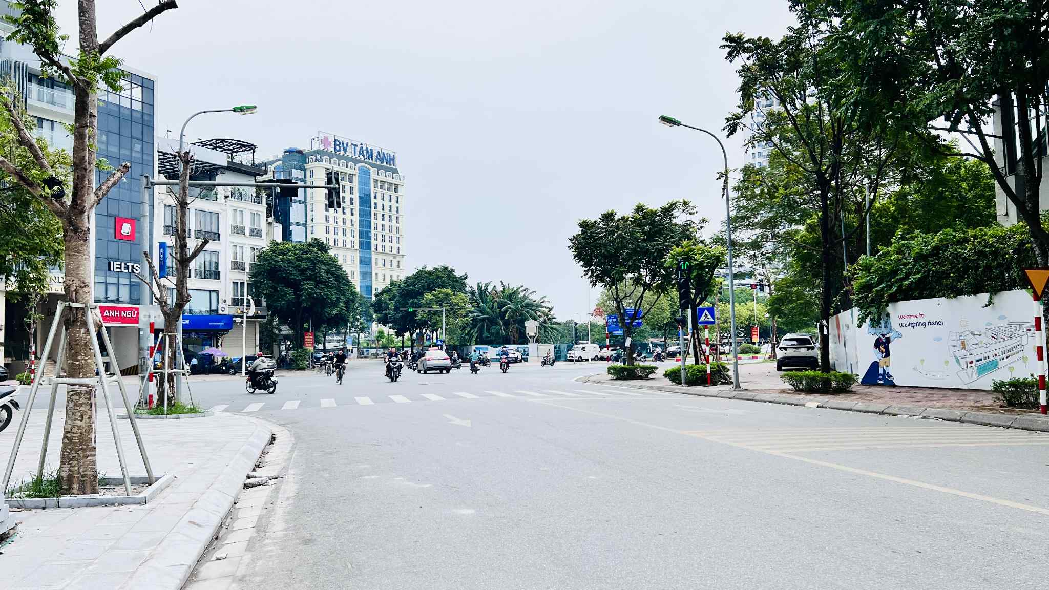 bán nhà mặt phố Hồng Tiến, 94m x 6tầng, mặt tiền 7m, 2 mặt thoáng, thang máy, vỉa hè, kinh doanh 4