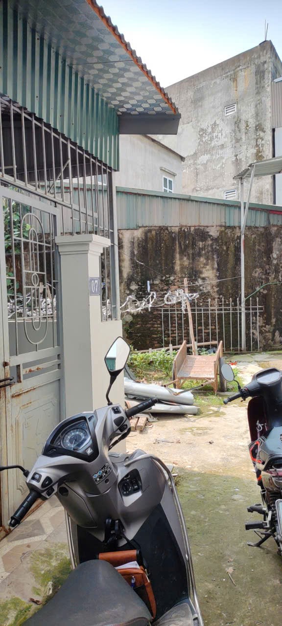 BÁN ĐẤT TẶNG NHÀ 2 TẦNG , DÂN XÂY-GIÁ 4.999 TỶ - TIỆN ÍCH NGẬP TRÀN  !