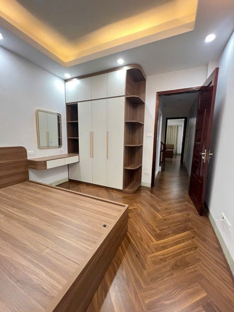 TRUNG TÂM THANH TRÌ - NHÀ ĐẸP Ở LUÔN     + Giá : hơn 7 tỷ- FULL NỘI THẤT - ĐƯỜNG THÔNG CÁCH Ô 4