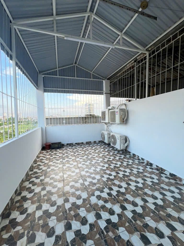 TRUNG TÂM THANH TRÌ - NHÀ ĐẸP Ở LUÔN     + Giá : hơn 7 tỷ- FULL NỘI THẤT - ĐƯỜNG THÔNG CÁCH Ô 5
