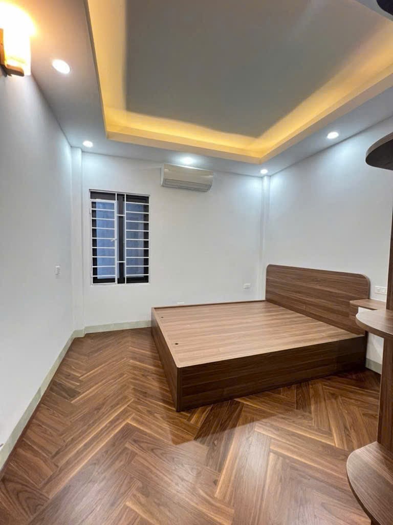 TRUNG TÂM THANH TRÌ - NHÀ ĐẸP Ở LUÔN     + Giá : hơn 7 tỷ- FULL NỘI THẤT - ĐƯỜNG THÔNG CÁCH Ô 3