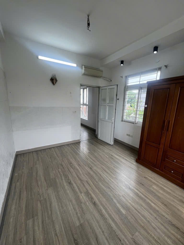 NHÀ ĐẸP ĐẠI ÁNG CÒN MỚI ,GIA NHỈNH 5 TỶ, 3 THOÁNG,Ở NGAY. 3