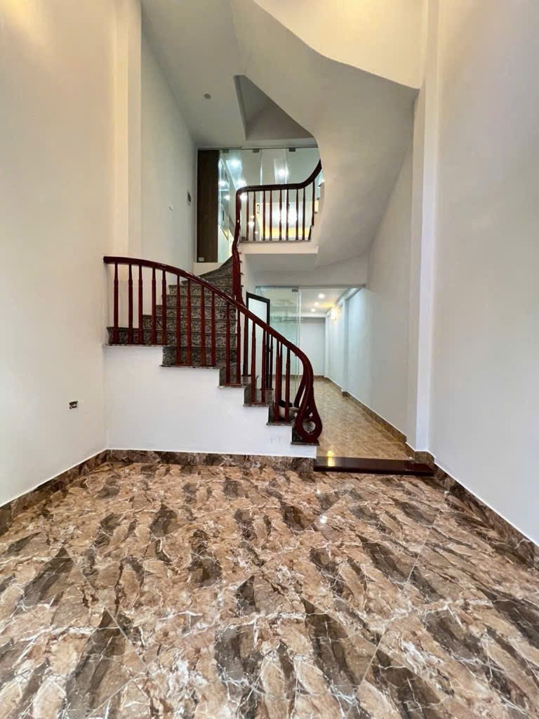 TRUNG TÂM THANH TRÌ - NHÀ ĐẸP Ở LUÔN     + Giá : hơn 7 tỷ- FULL NỘI THẤT - ĐƯỜNG THÔNG CÁCH Ô
