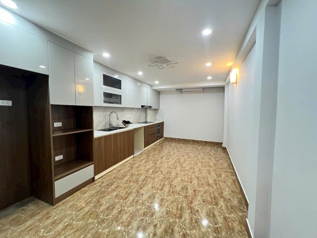 TRUNG TÂM THANH TRÌ - NHÀ ĐẸP Ở LUÔN     + Giá : hơn 7 tỷ- FULL NỘI THẤT - ĐƯỜNG THÔNG CÁCH Ô 2