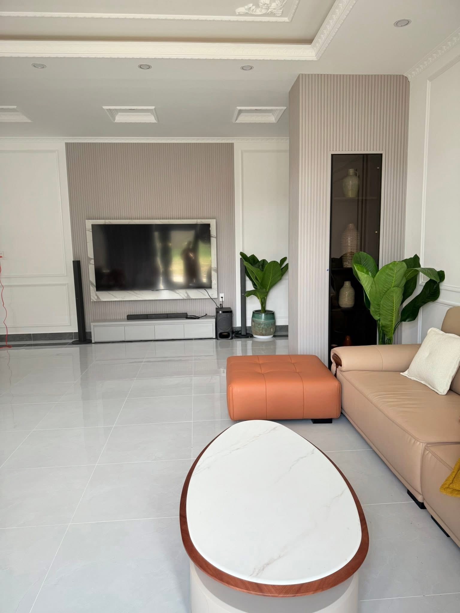 Cần Bán Gấp Nhà Đẹp mới xây góc 2 Mặt Tiền ngay Khu Dân Cư Số 5 - An Sơn, Đà Lạt giá 8.6 tỷ