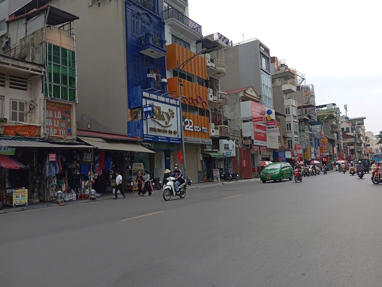 Ngộp bank bán Gấp nhà mặt phố Bạch Mai sầm uất gần Chợ Mơ 50m2 chỉ 12.x tỷ. LH 0989626116 2