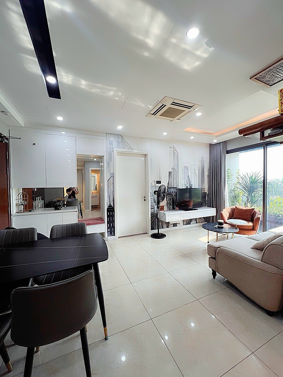 Bán căn VIEW PHỐ 2PN tại Vinhomes D'Capitale -  TÒA C6 2