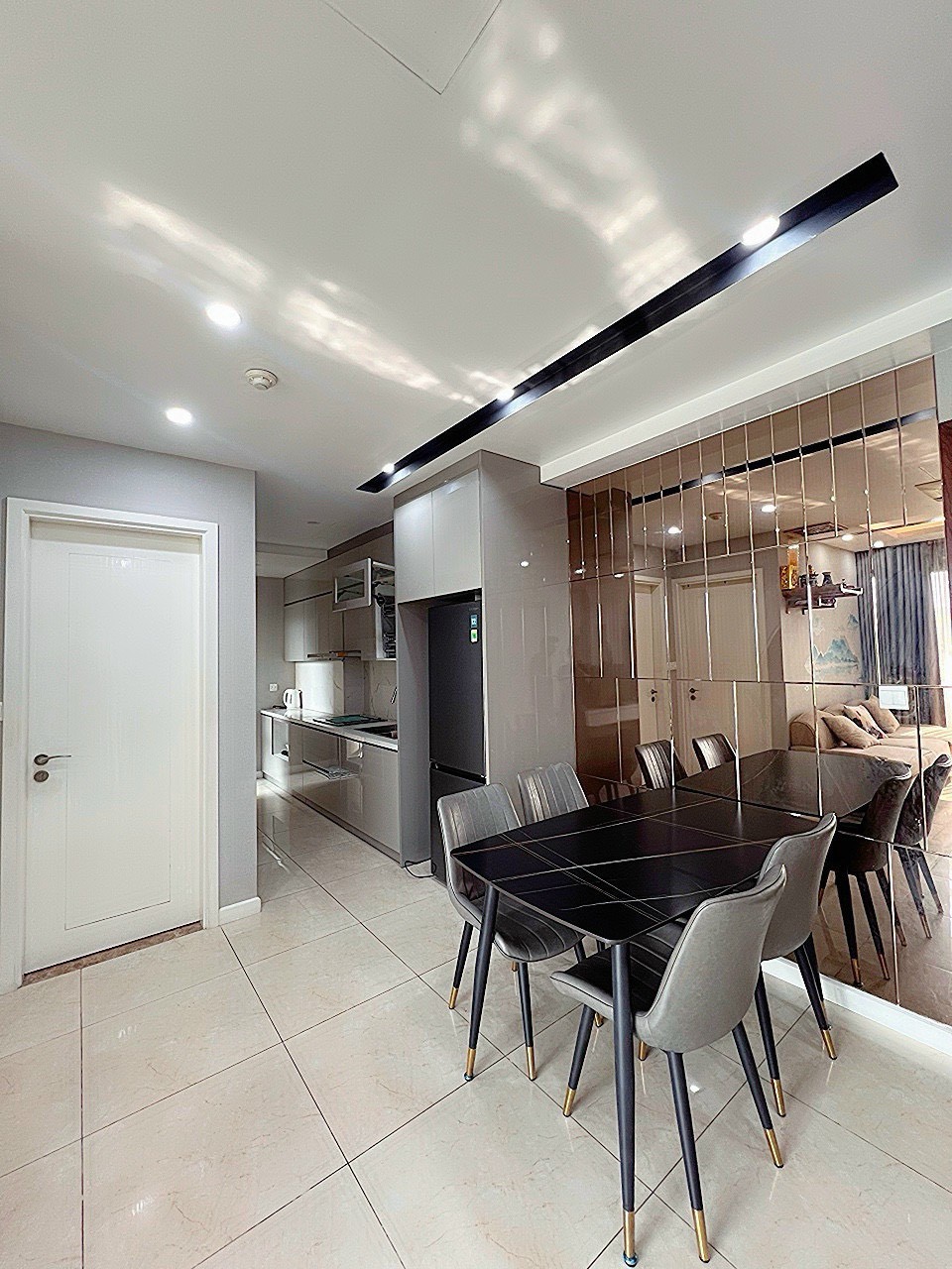 Bán căn VIEW PHỐ 2PN tại Vinhomes D'Capitale -  TÒA C6 3