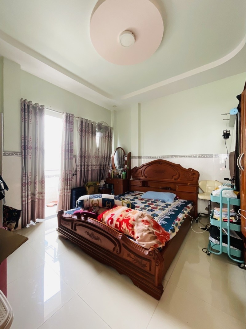 Bán nhà MTKD 95m2 - Ngang 8m - Đường Võ Công Tồn, Phường Tân Quý 4