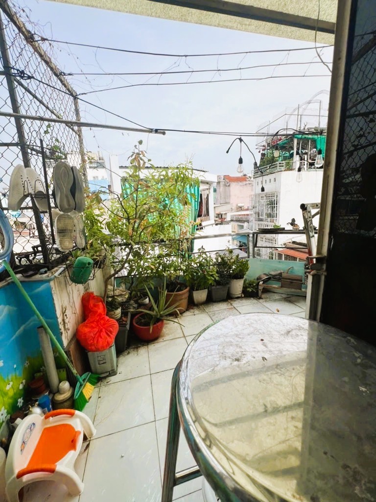 35M2 CMT8 HẺM THÔNG, 3 TẦNG, NỞ HẬU, 4ty5