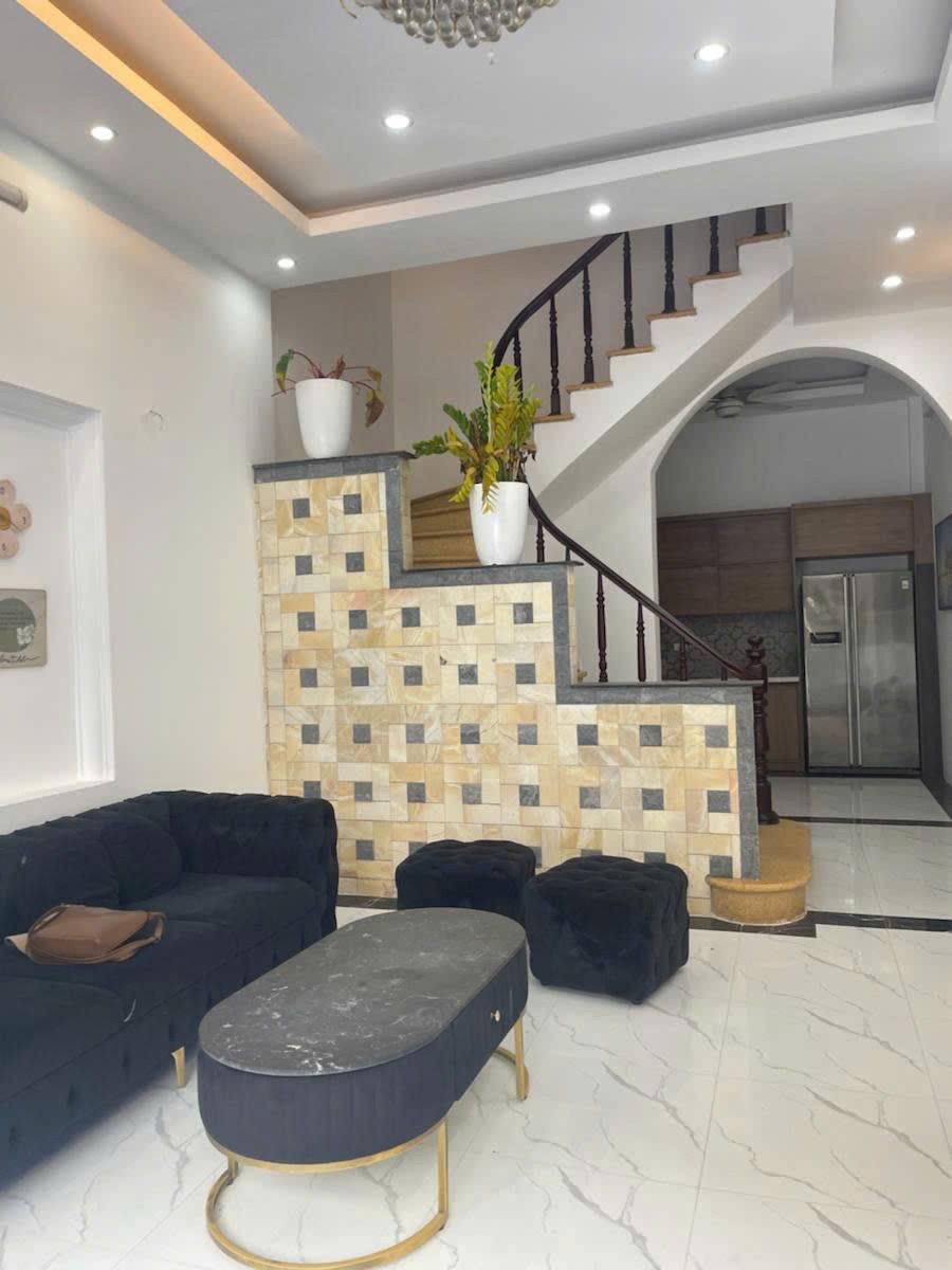 Chính chủ cần bán GẤP nhà riêng Xuân La, Phường Xuân La, DT: 40m²*5T, MT: 4,5m, Giá 6.4Tỷ