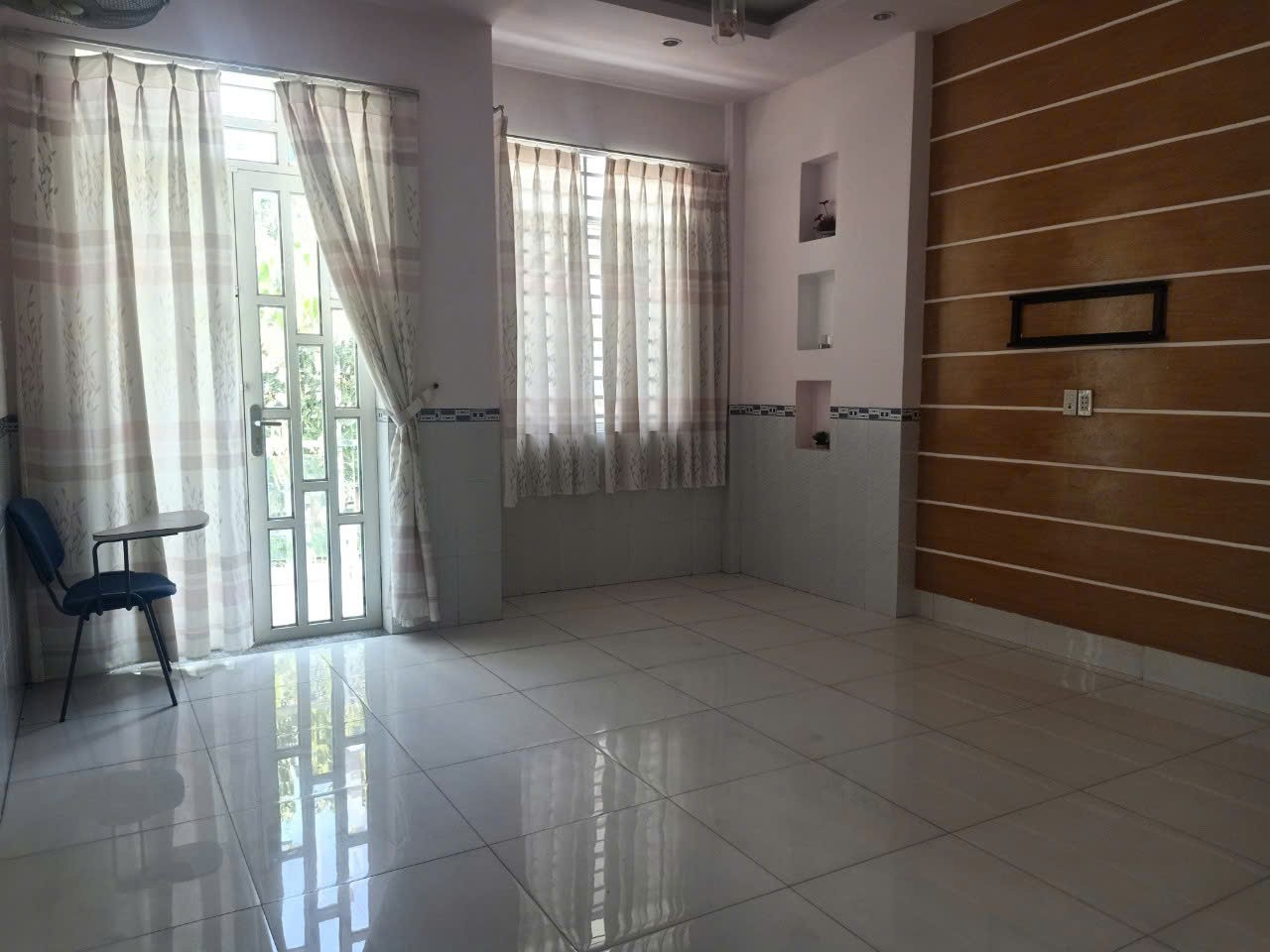 2 - Chủ gởi: Cho thuê nhà trệt lầu 9 triệu mới đẹp Hưng Phú 4