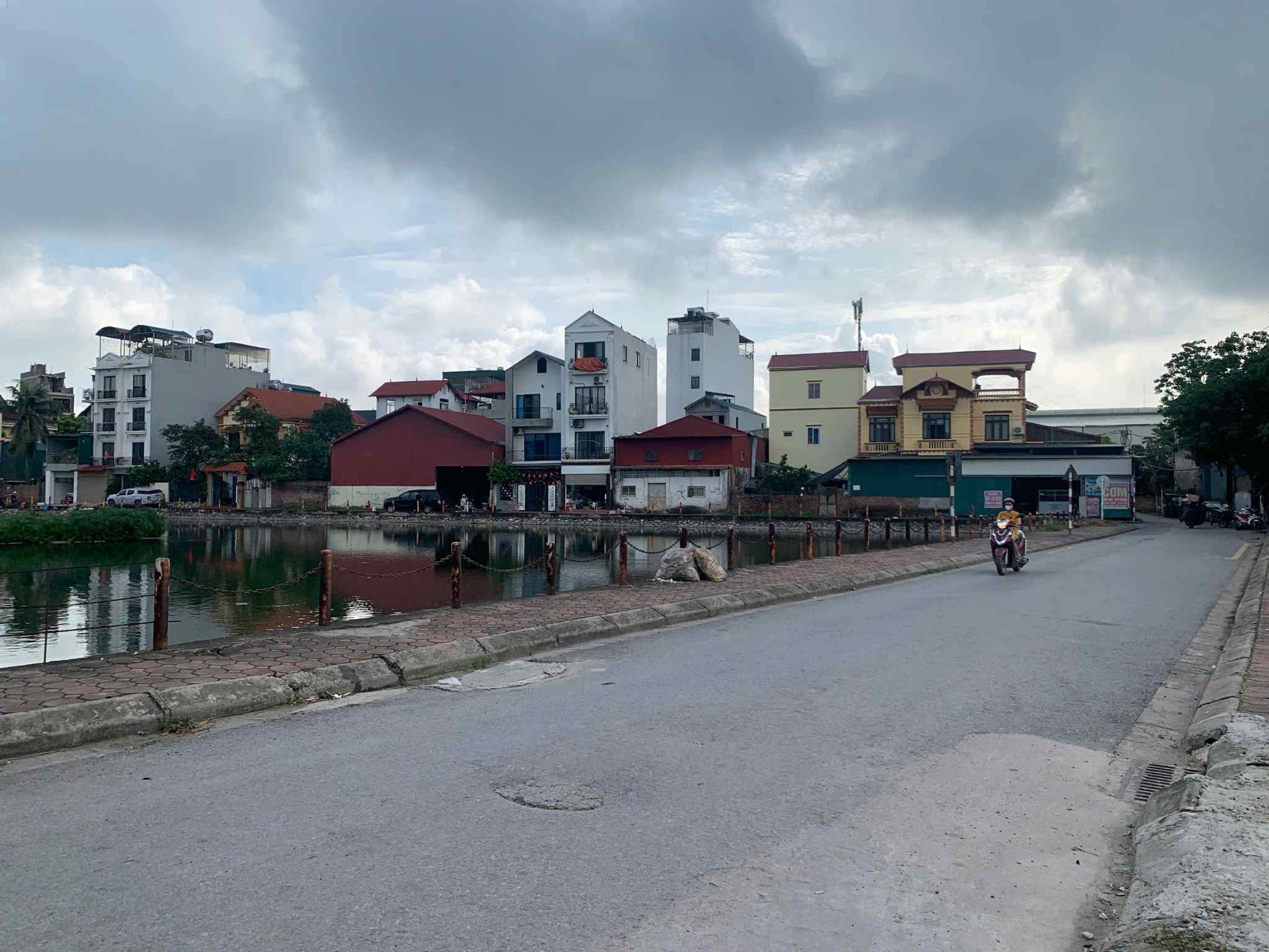 bán nhà Cổ Linh-Bát Khối, 158m, mặt tiền 10.5m, ôtô tránh, nở hậu, full thổ cư 3