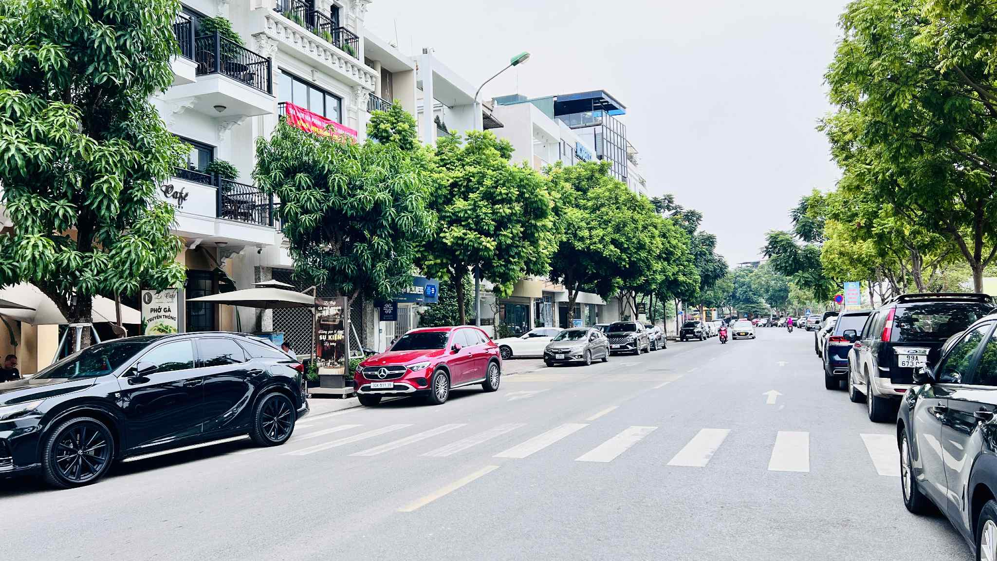 bán nhà Lâm Hạ- bệnh viện Tâm Anh, 90m x 4 tầng, mặt tiền 6m, phân lô, vỉa hè, ôtô tránh