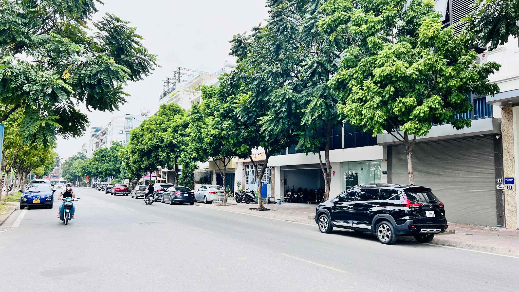 bán nhà Lâm Hạ- bệnh viện Tâm Anh, 90m x 4 tầng, mặt tiền 6m, phân lô, vỉa hè, ôtô tránh 2