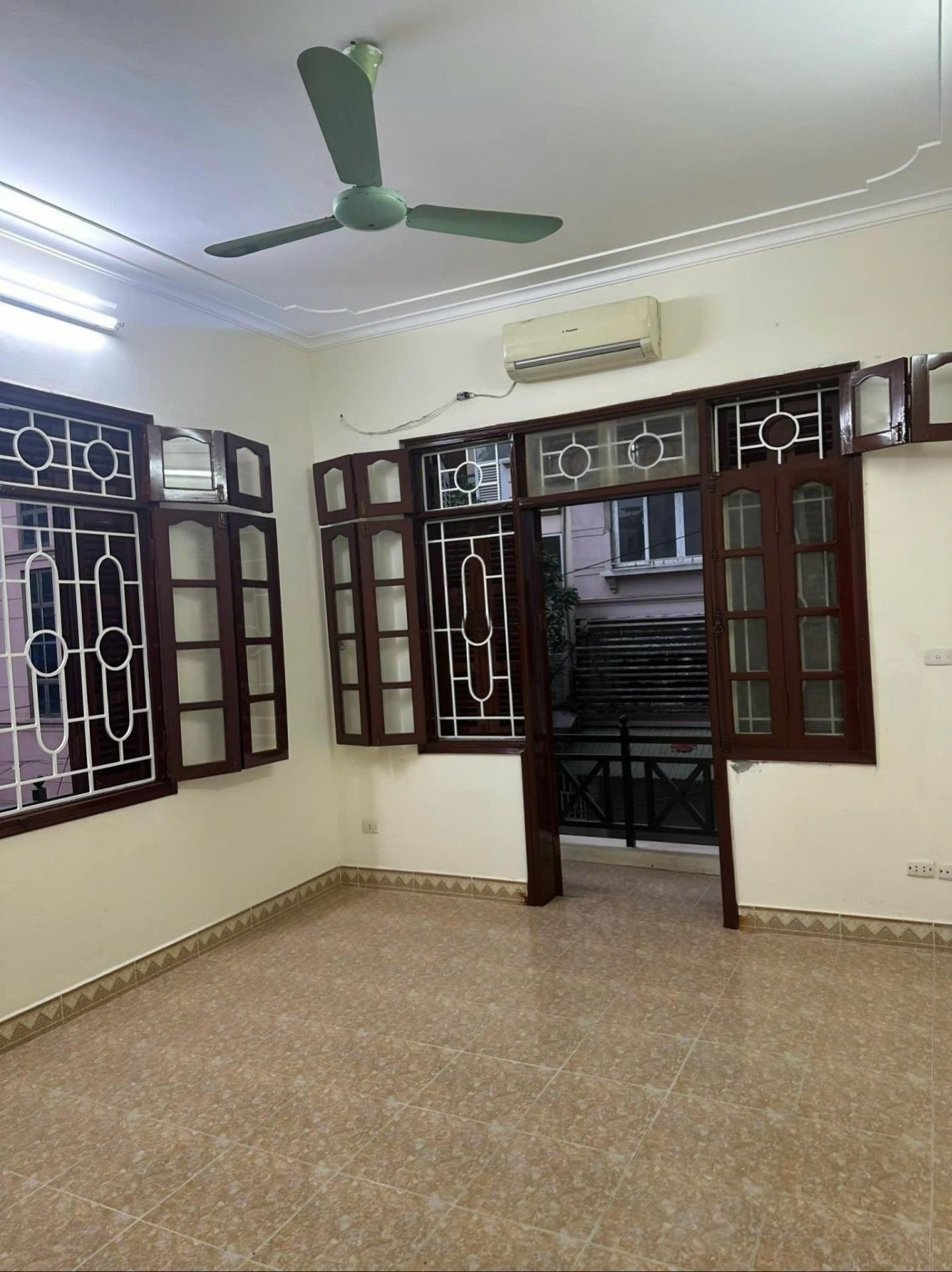 Cho thuê nhà riêng Nguyễn Khả Trạc - Mai Dịch - Cầu Giấy 50m x 4T, 7PN giá 18tr, ngõ ô tô
