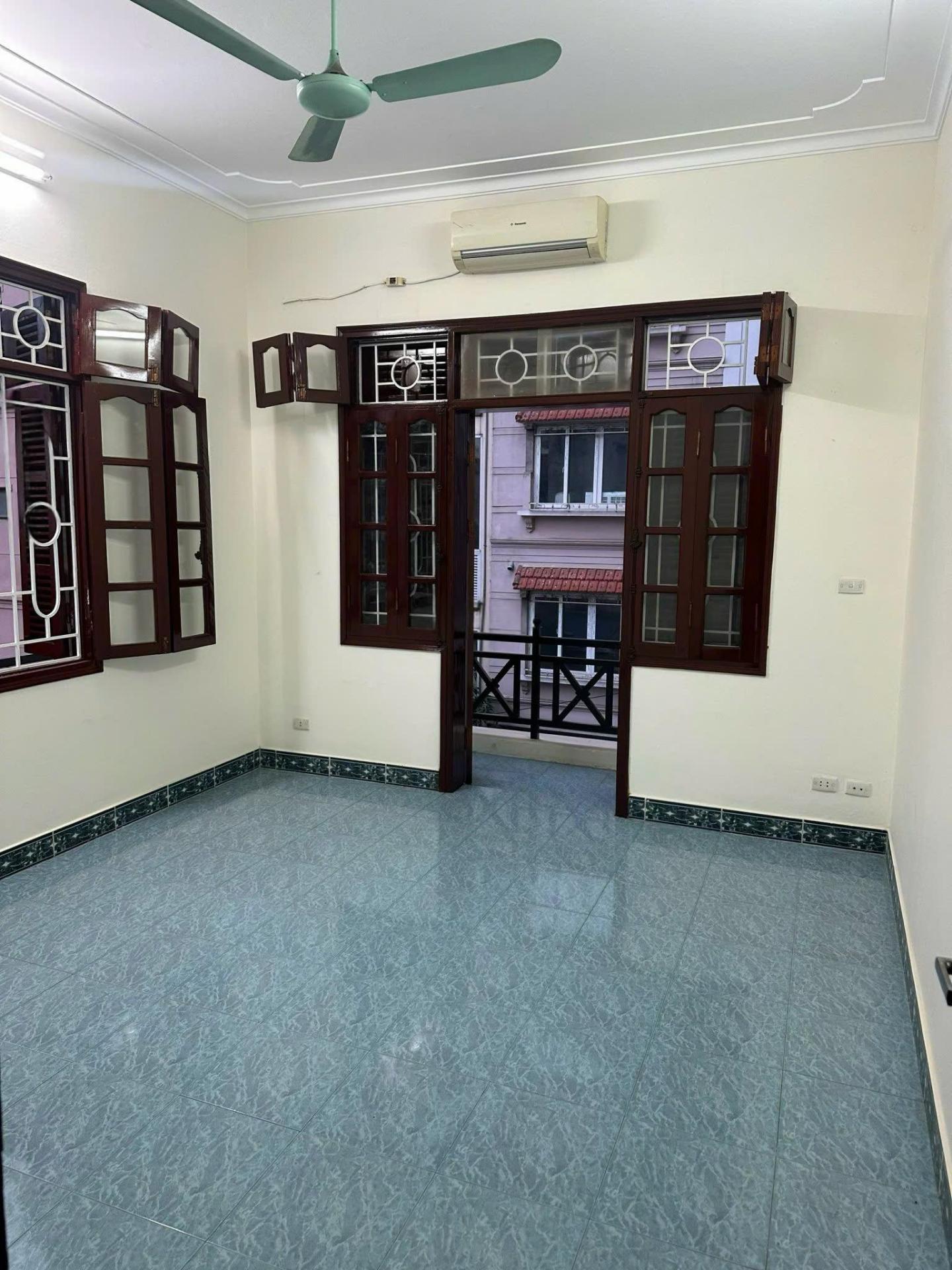 Cho thuê nhà riêng Nguyễn Khả Trạc - Mai Dịch - Cầu Giấy 50m x 4T, 7PN giá 18tr, ngõ ô tô 2