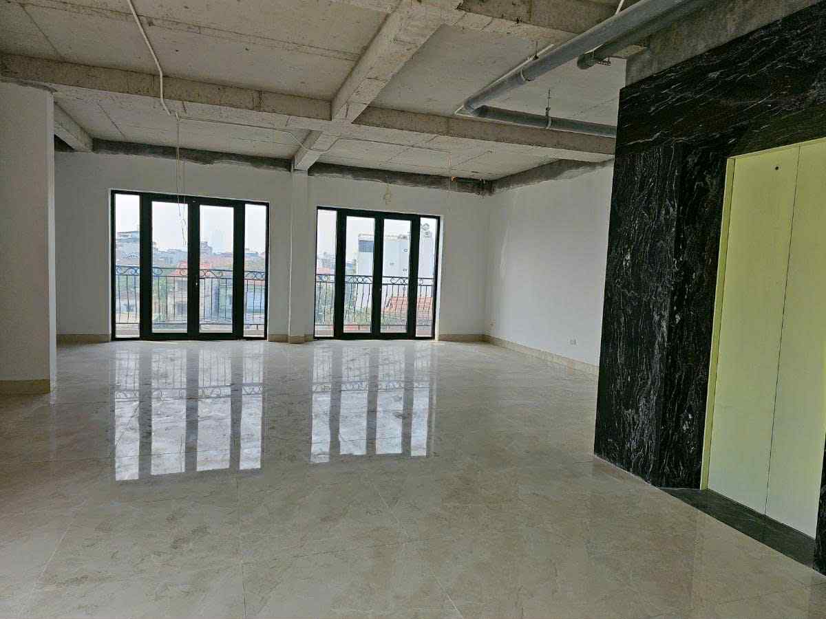 bán nhà lô góc Ngọc Thụy, 90m x 8 tầng,mặt tiền 7.5m, thang máy, vỉa hè, ôtô tránh 4