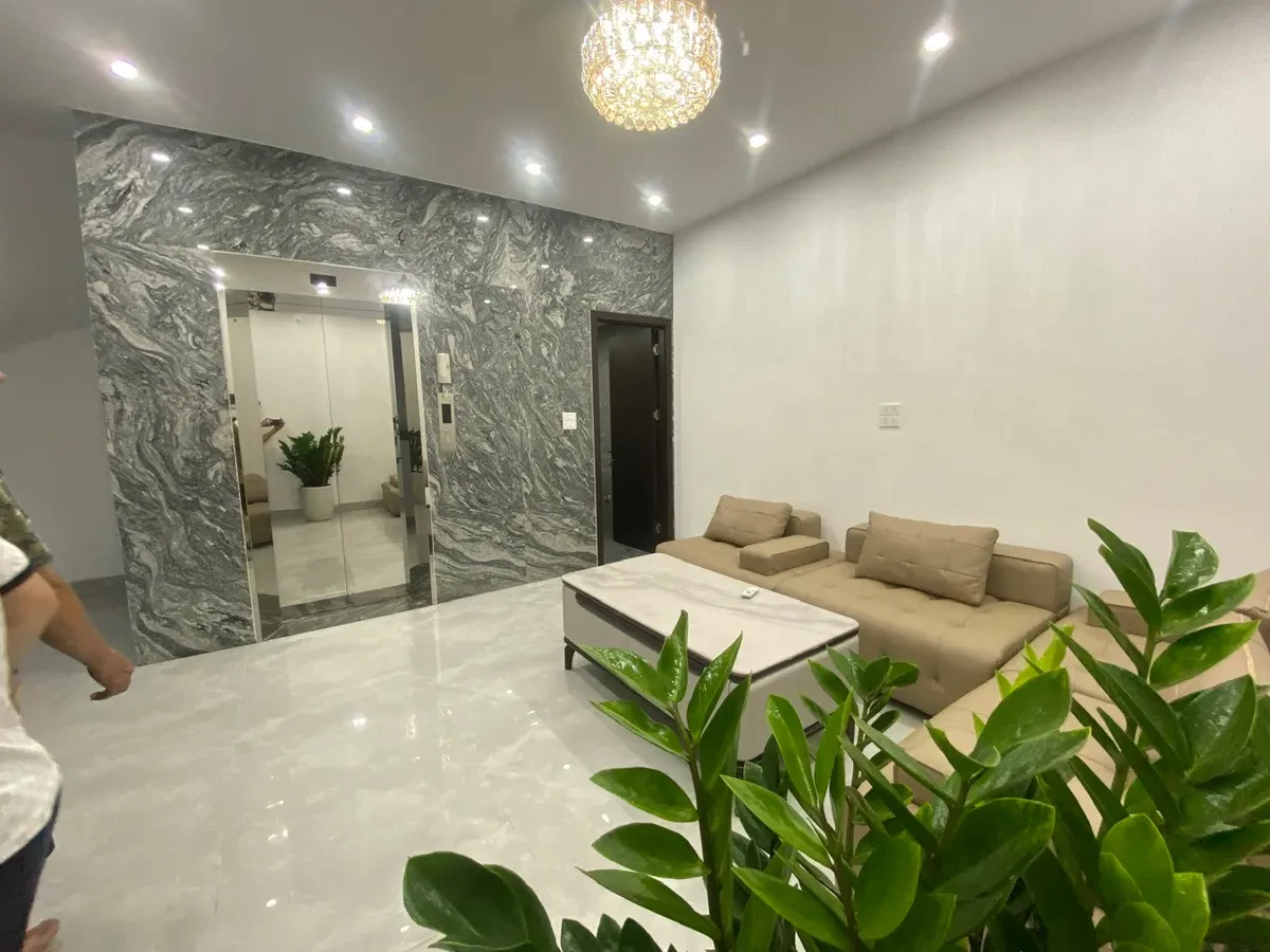 NHÀ MƯỚI FULL NỘI THẤT Ngọc Lâm 36/70 m2 X 6 Tầng X 10.05 Tỷ Long Biên Hà Nội. 4