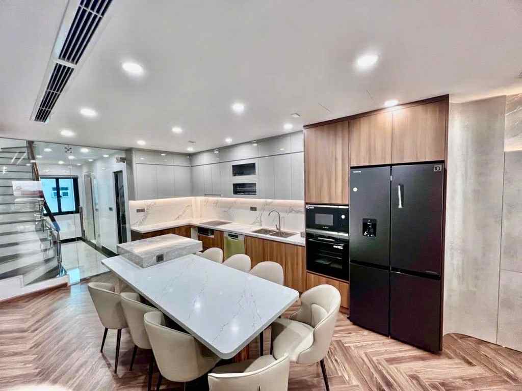 bán nhà 7 tầng, mặt phố Nguyễn Văn Cừ, 1 mặt ngõ, vỉa hè đá bóng, vừa ở vừa kinh doanh 4