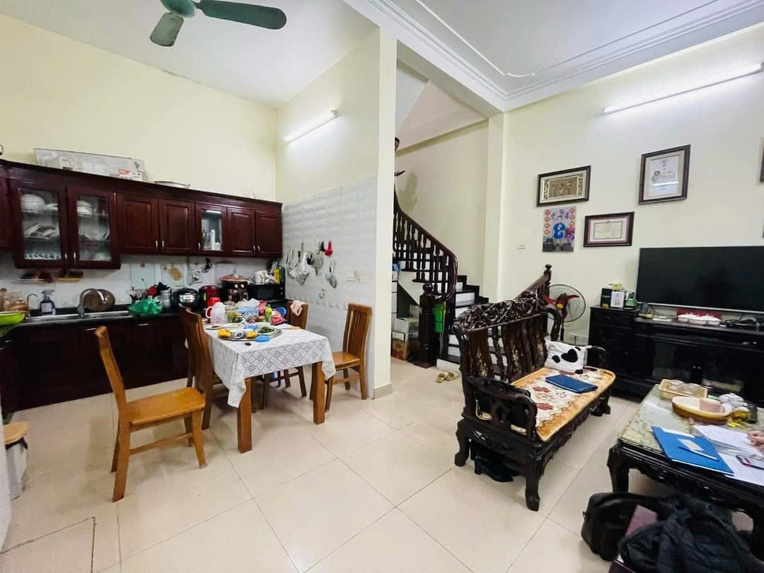 Cho thuê nhà nguyên căn ngõ 260 Cầu Giấy - Quan Hoa 46m x 4T, 5PN giá 19 triệu