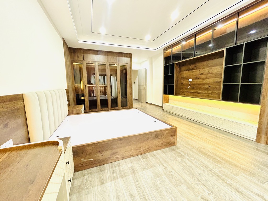 Cần bán Nhà mặt tiền đường Tân Mai, Phường Tân Mai, Diện tích 90m², Giá 25 Tỷ 4