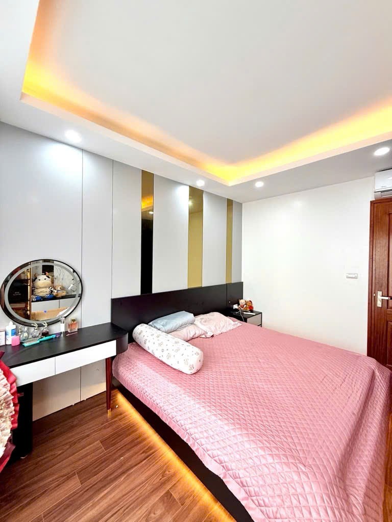 Cần bán Nhà mặt tiền đường Nguyễn Chính, Phường Tân Mai, Diện tích 48m², Giá 15.9 Tỷ
