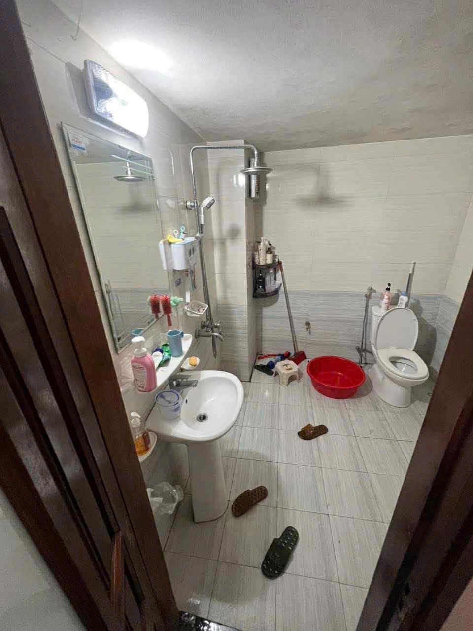 Cho thuê nhà riêng Mễ Trì Thượng, Nam Từ Liêm 35m x 5T giá 16 triệu, nhà đẹp, ở và KD 2