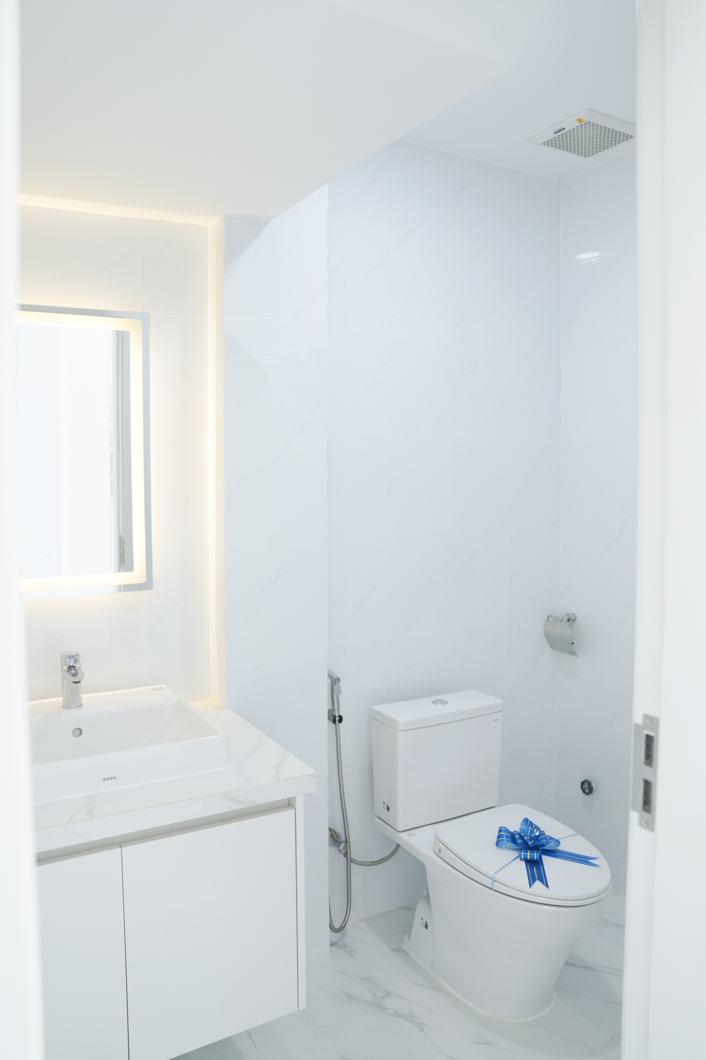 Nhà phố trung tâm Bến Cát, giá chỉ từ 2,4 tỷ, sổ hồng riêng từng căn 2