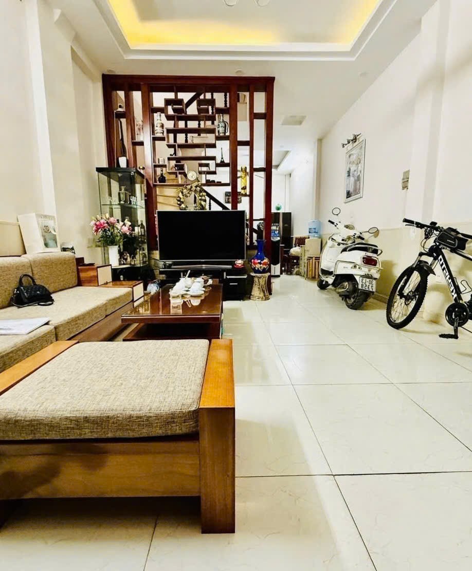 CHỈ 9.5 TỶ SỞ HỮU NHÀ ĐẸP HOÀNG HOA THÁM, NGÕ THÔNG, RỘNG THOÁNG – 4 TẦNG x 51M2 2