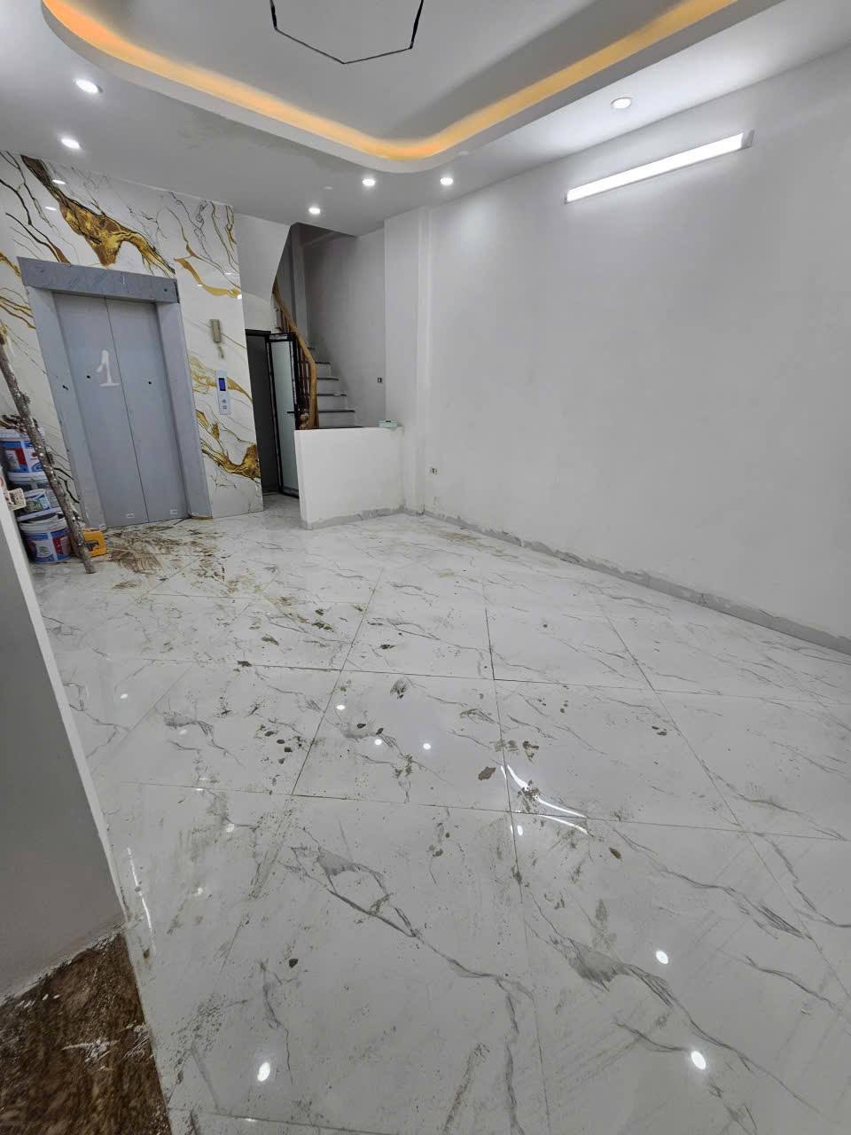 BÁN NHÀ TRẦN HỨU TƯỚC ĐỐNG ĐA Ô TÔ SÁT NHÀ 2 THOÁNG VĨNH VIỄN 6 TẦNG THANG MÁY 42M 9,5 TỶ