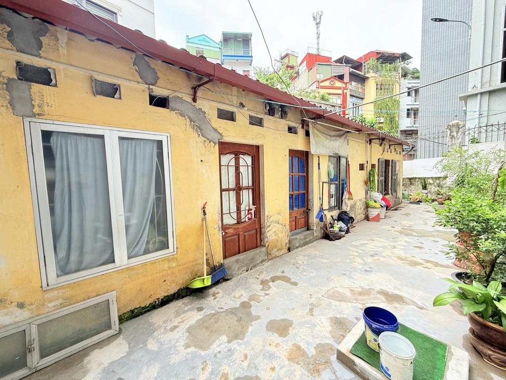 Cần bán Đất đường Trần Khát Chân, Phường Thanh Nhàn, Diện tích 150m², Giá 26 Tỷ 2