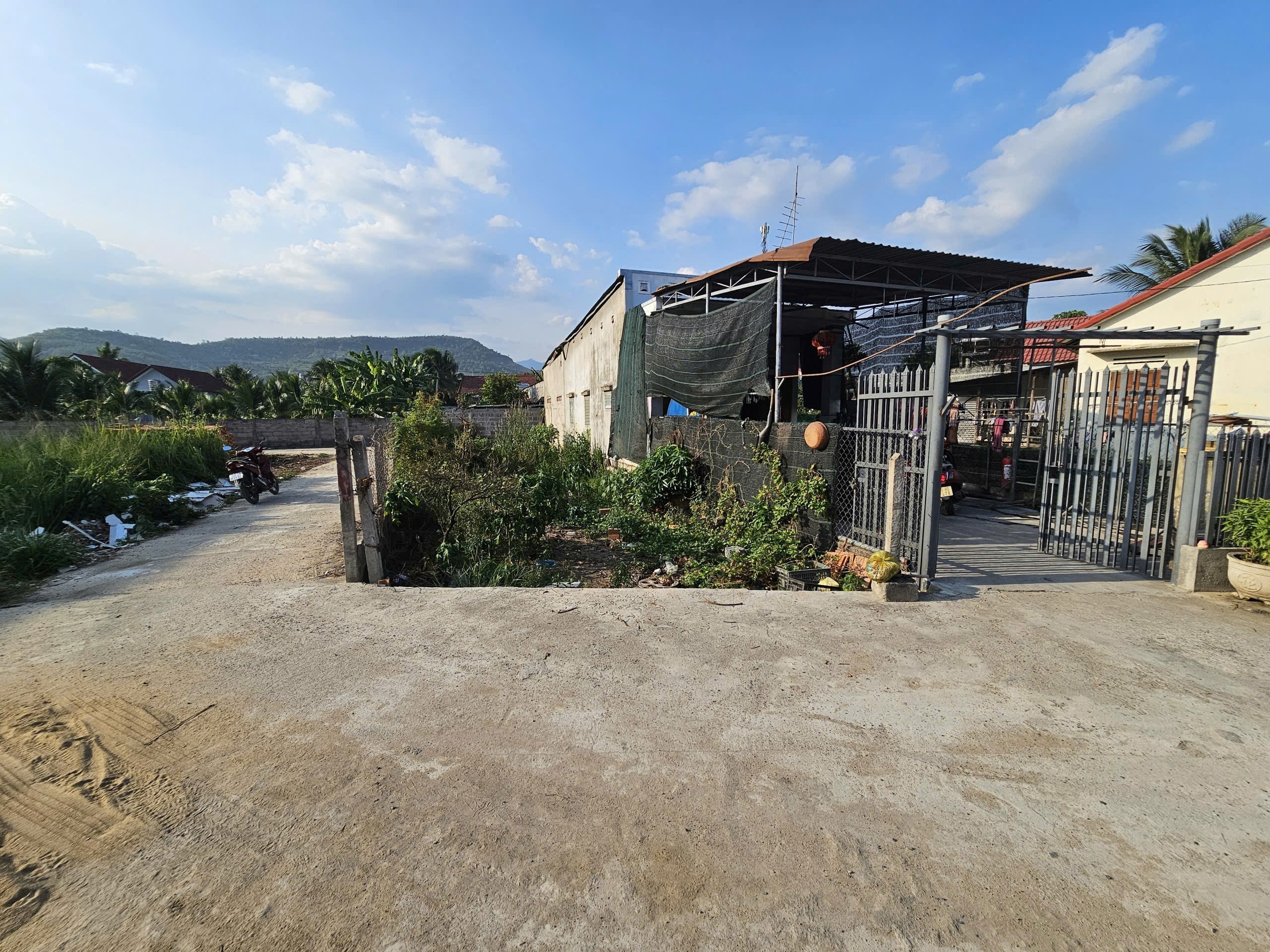 Bán lô góc Diên Lạc full thổ cư hẻm đường Đồng Giữa thông ra đường Lạc Bình 4