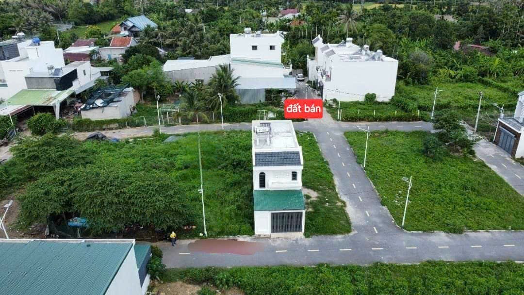 Bán lô góc Diên An full thổ cư mặt đường nhựa thông thoáng oto thoải mái 4